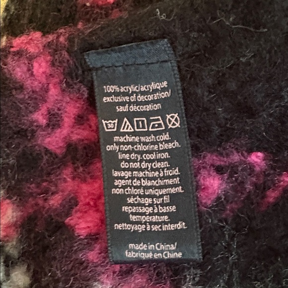 Victoria's Secret Plush Plaid Scarf Fringe Edge Pink and Black - Picture 5 of 5